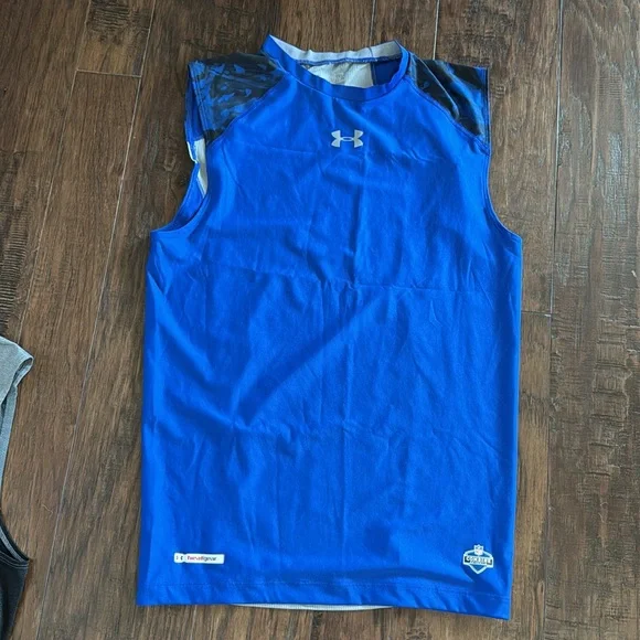 ☘️4 Compression/Fitted Workout Tops - Picture 6 of 10